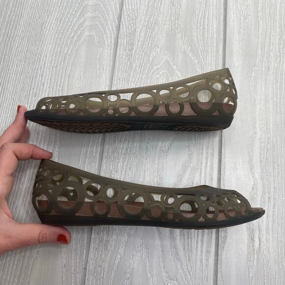 Crocs Women's Tan Smoked Jelly Rubber Peep Toe Adrina Flats Size 8 - Picture 5 of 10